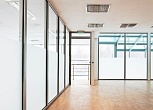 Противопожарная перегородка 1 типа EIW-15: стеклянные перегородки с матовой пленкой
